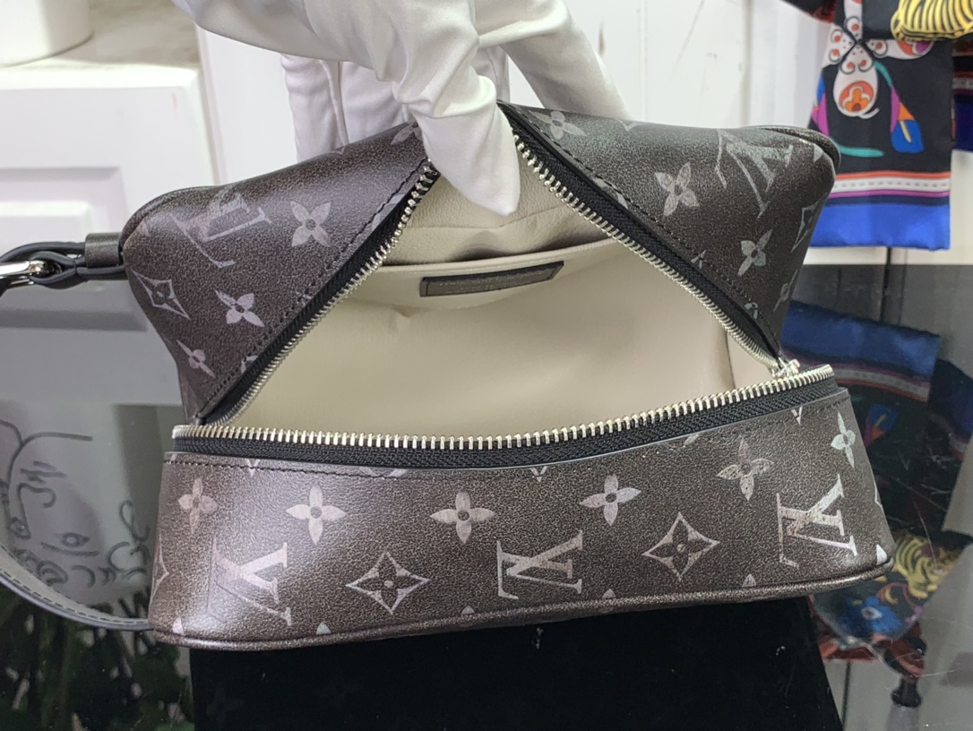 ルイヴィトン バスルームポーチ 新作 Louis Vuitton ロッカー ドップ・キット ブラック / ホワイト M11670 牛革 シルバー金具 - 画像 (3)