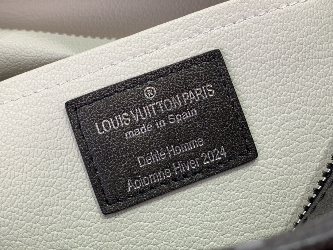 ルイヴィトン バスルームポーチ 新作 Louis Vuitton ロッカー ドップ・キット ブラック / ホワイト M11670 牛革 シルバー金具 - 画像 (2)