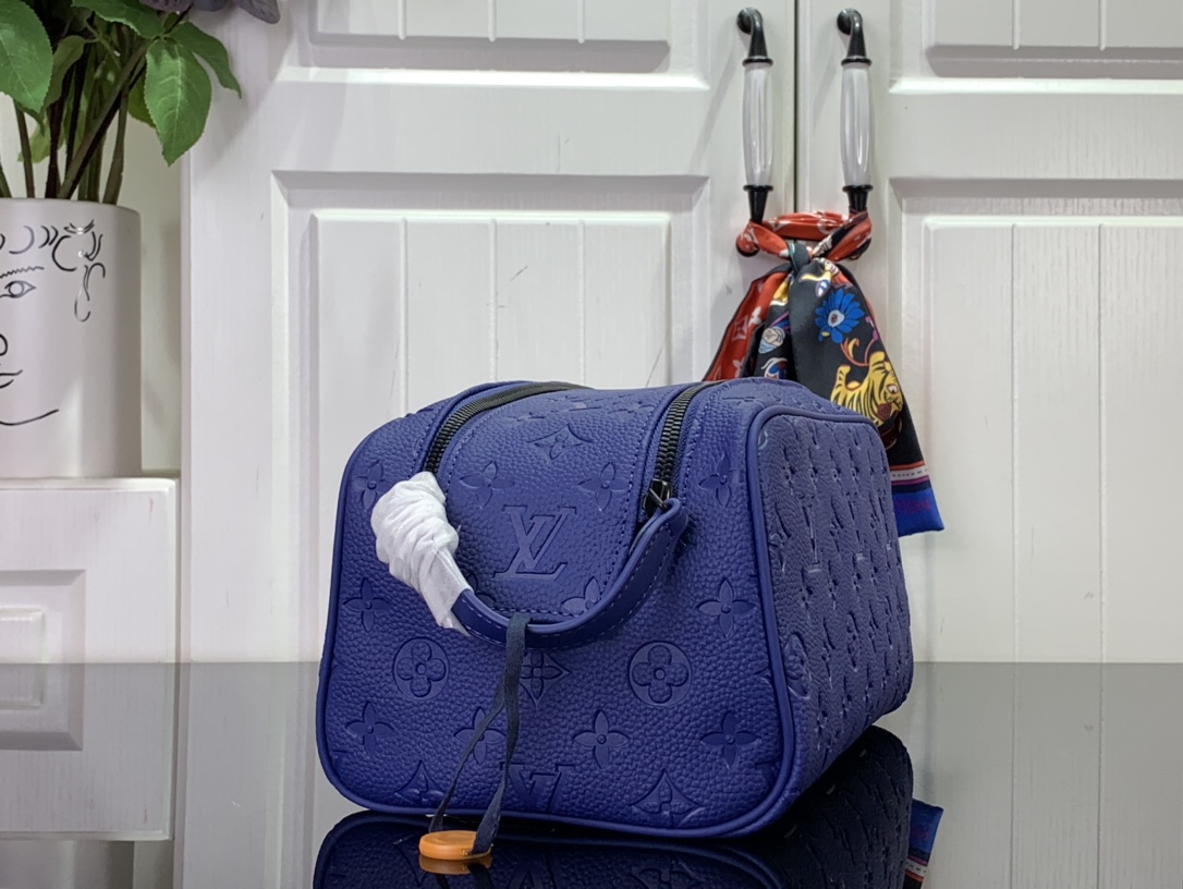 ルイヴィトン バスルームポーチ 新作 Louis Vuitton ロッカー ドップ・キット ブルー M82576 モノグラム・アンプラント レザー ブラック金具 - 画像 (9)