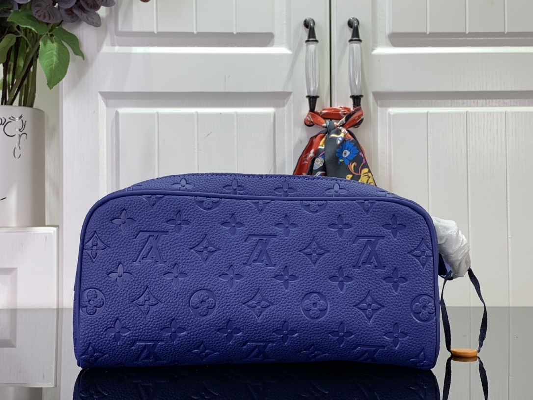 ルイヴィトン バスルームポーチ 新作 Louis Vuitton ロッカー ドップ・キット ブルー M82576 モノグラム・アンプラント レザー ブラック金具 - 画像 (8)