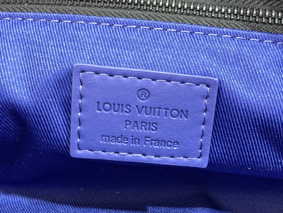 ルイヴィトン バスルームポーチ 新作 Louis Vuitton ロッカー ドップ・キット ブルー M82576 モノグラム・アンプラント レザー ブラック金具 - 画像 (2)