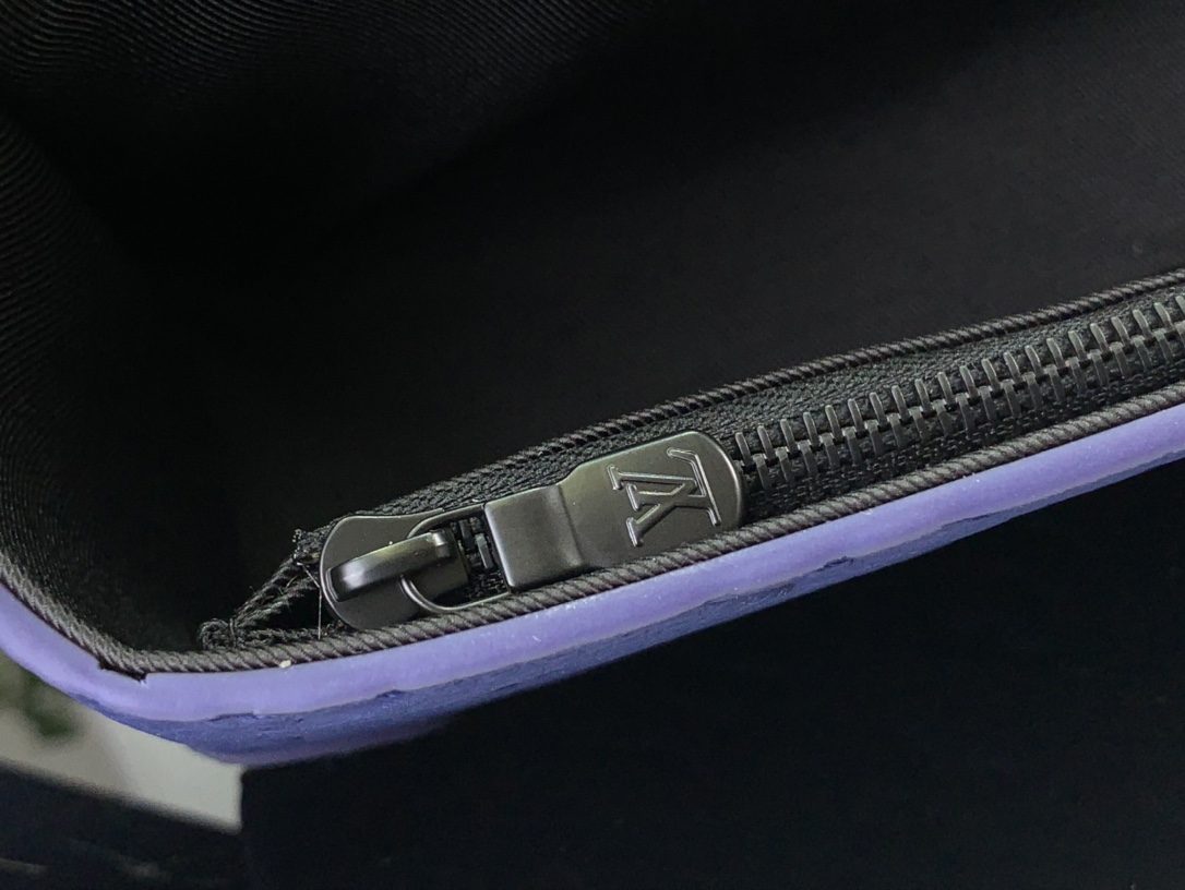 ルイヴィトン ショルダーバッグ 新作 Louis Vuitton スティーマー・ウェアラブル ウォレット サファイア M11522 牛革 ブラック金具 - 画像 (4)