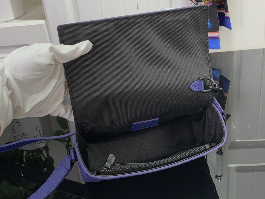 ルイヴィトン ショルダーバッグ 新作 Louis Vuitton スティーマー・ウェアラブル ウォレット サファイア M11522 牛革 ブラック金具 - 画像 (2)