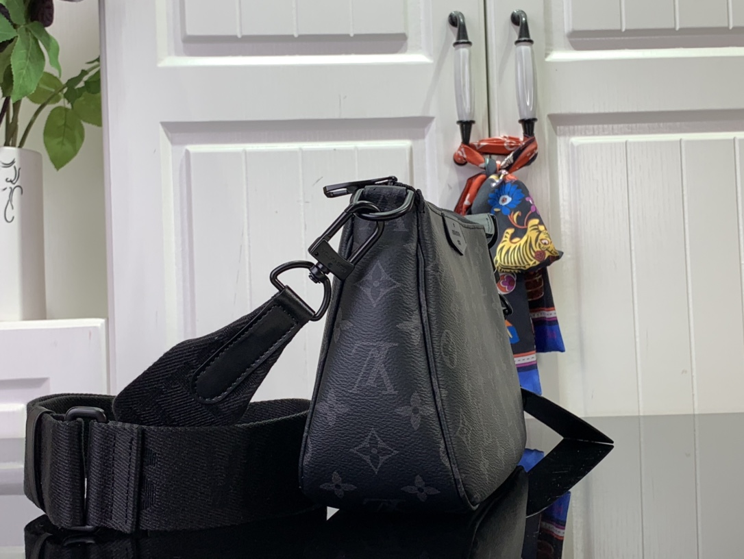 ルイヴィトン ショルダーバッグ 新作 ボストンバッグ Louis Vuitton ポシェット・アクセソワール XL ブラック M11741 モノグラム・エクリプス キャンバス ブラック金具 - 画像 (9)