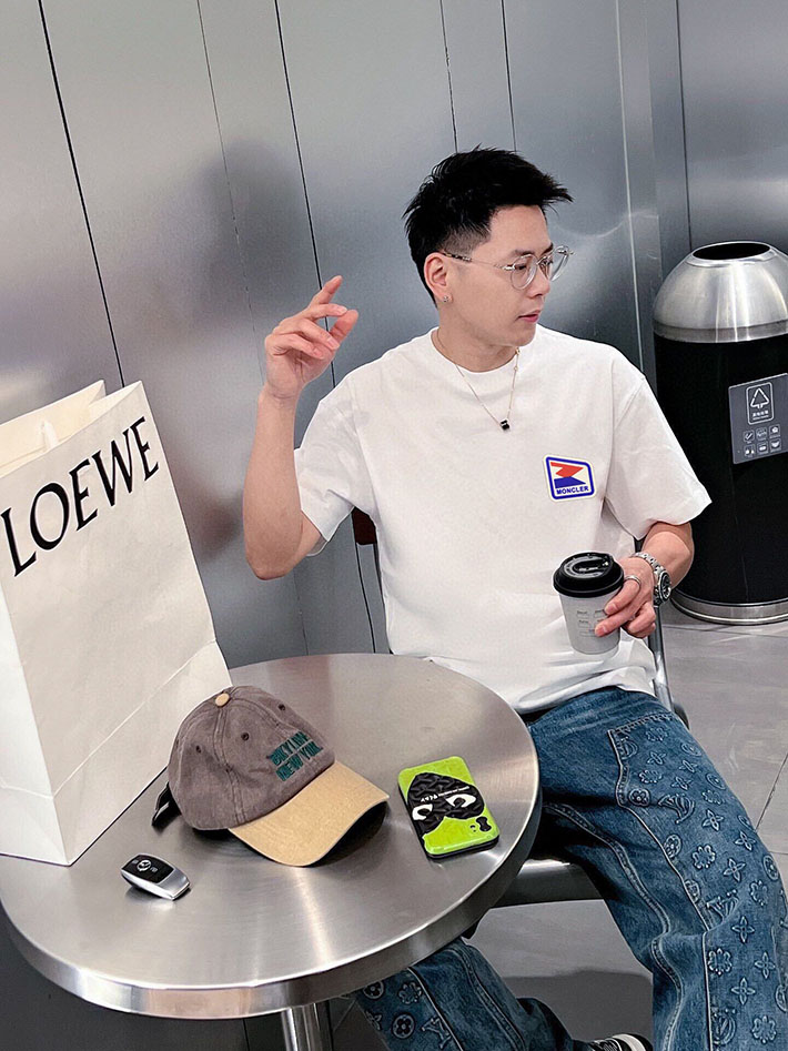 最高級モンクレールスーパーコピー モンクレールTシャツコピー MONCLER 服 Tシャツ×デニムパンツ 2024秋冬新作 ブラック J20918C0002889AKK999 コットン 100% - 画像 (5)