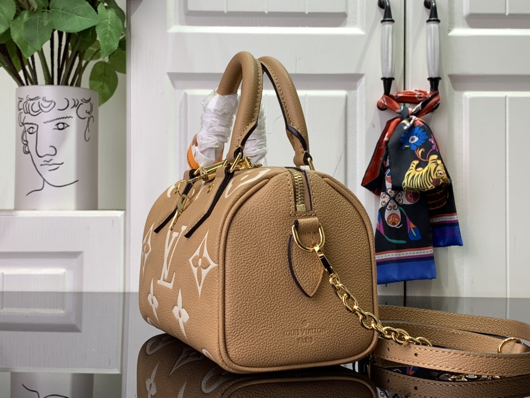 ルイヴィトン バンドリエール 新作 Louis Vuitton スピーディ・バンドリエール 20 アリゾナ・クレーム M12713 牛革 ゴールド金具 - 画像 (9)