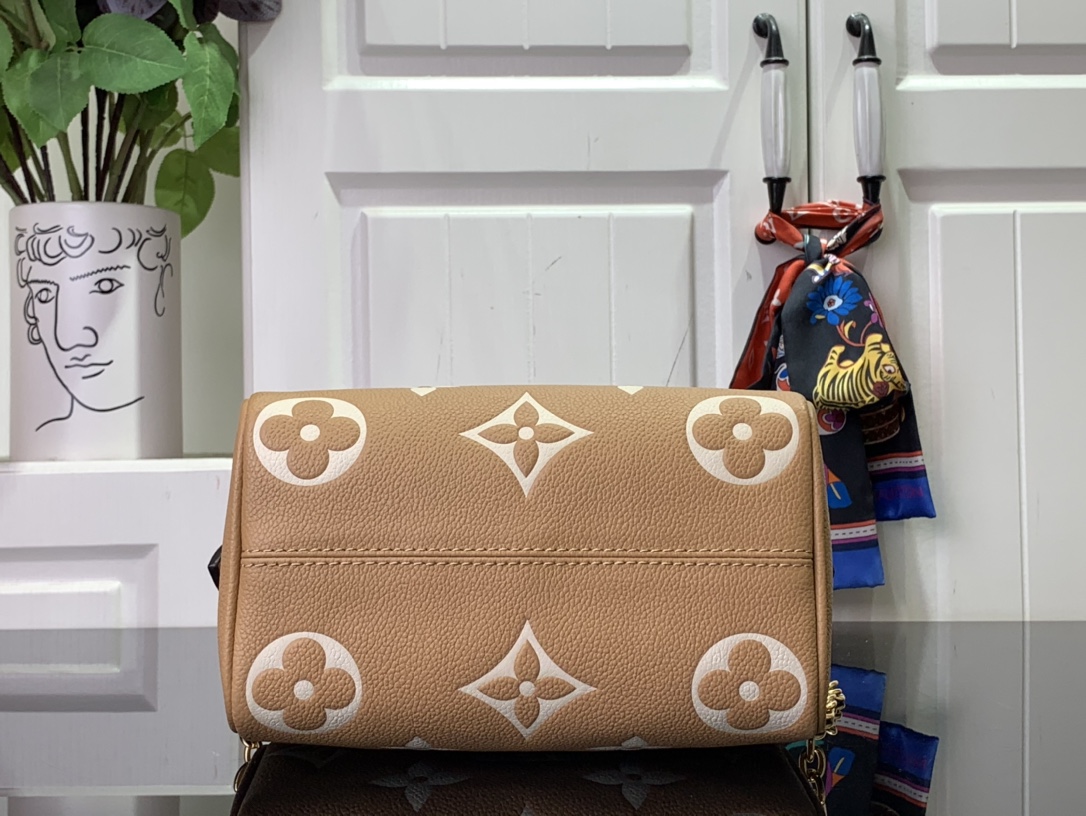 ルイヴィトン バンドリエール 新作 Louis Vuitton スピーディ・バンドリエール 20 アリゾナ・クレーム M12713 牛革 ゴールド金具 - 画像 (7)