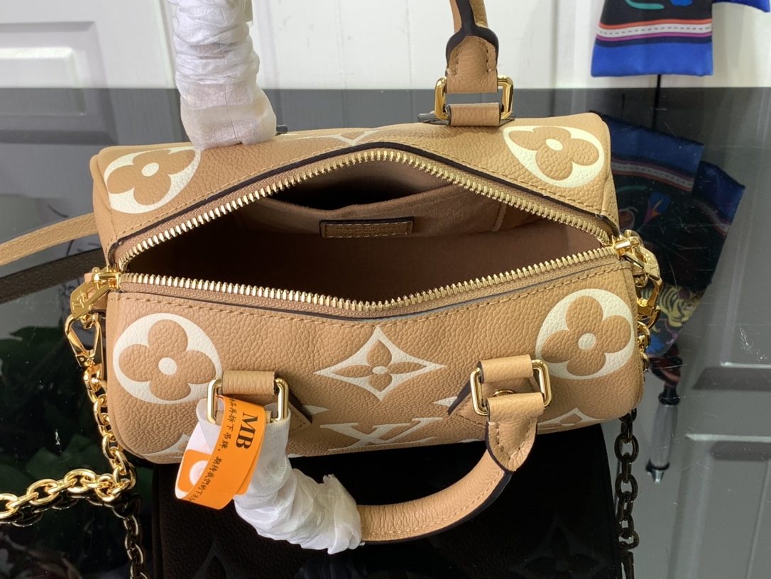 ルイヴィトン バンドリエール 新作 Louis Vuitton スピーディ・バンドリエール 20 アリゾナ・クレーム M12713 牛革 ゴールド金具 - 画像 (3)