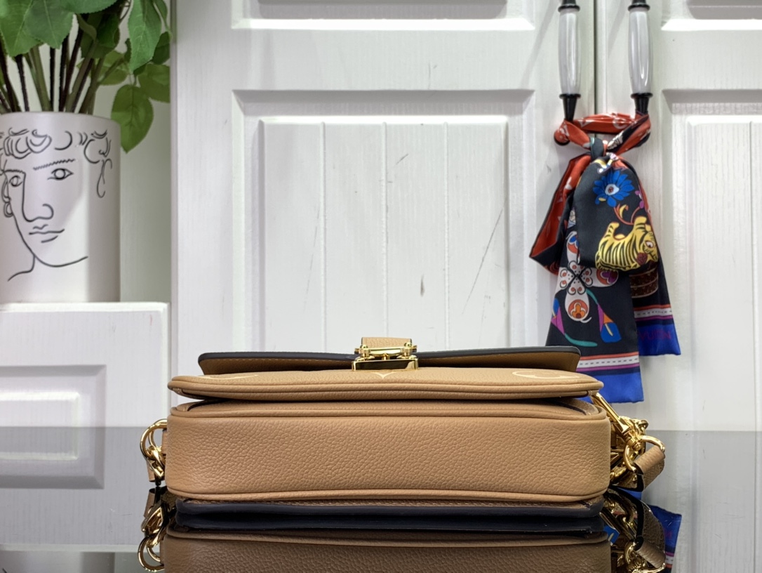 ルイヴィトン メッセンジャーバッグ 新作 Louis Vuitton ポシェット・メティス EW アリゾナ・クレーム M12735 牛革 ゴールド金具 - 画像 (7)