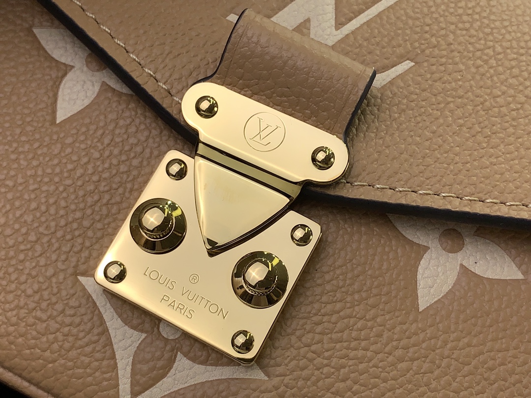 ルイヴィトン メッセンジャーバッグ 新作 Louis Vuitton ポシェット・メティス EW アリゾナ・クレーム M12735 牛革 ゴールド金具 - 画像 (6)