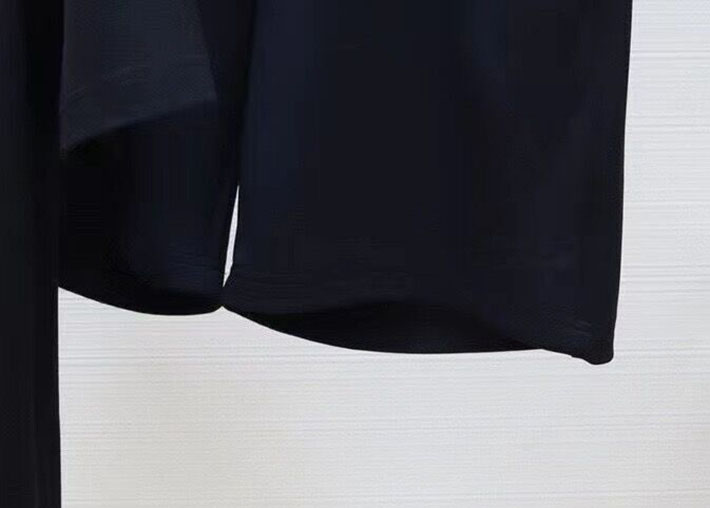 最高級モンクレールスーパーコピー モンクレールTシャツコピー MONCLER 服 Tシャツ×ショートパンツ 2024秋冬新作 ブラック J20918C000218390T999 コットン 100% - 画像 (4)