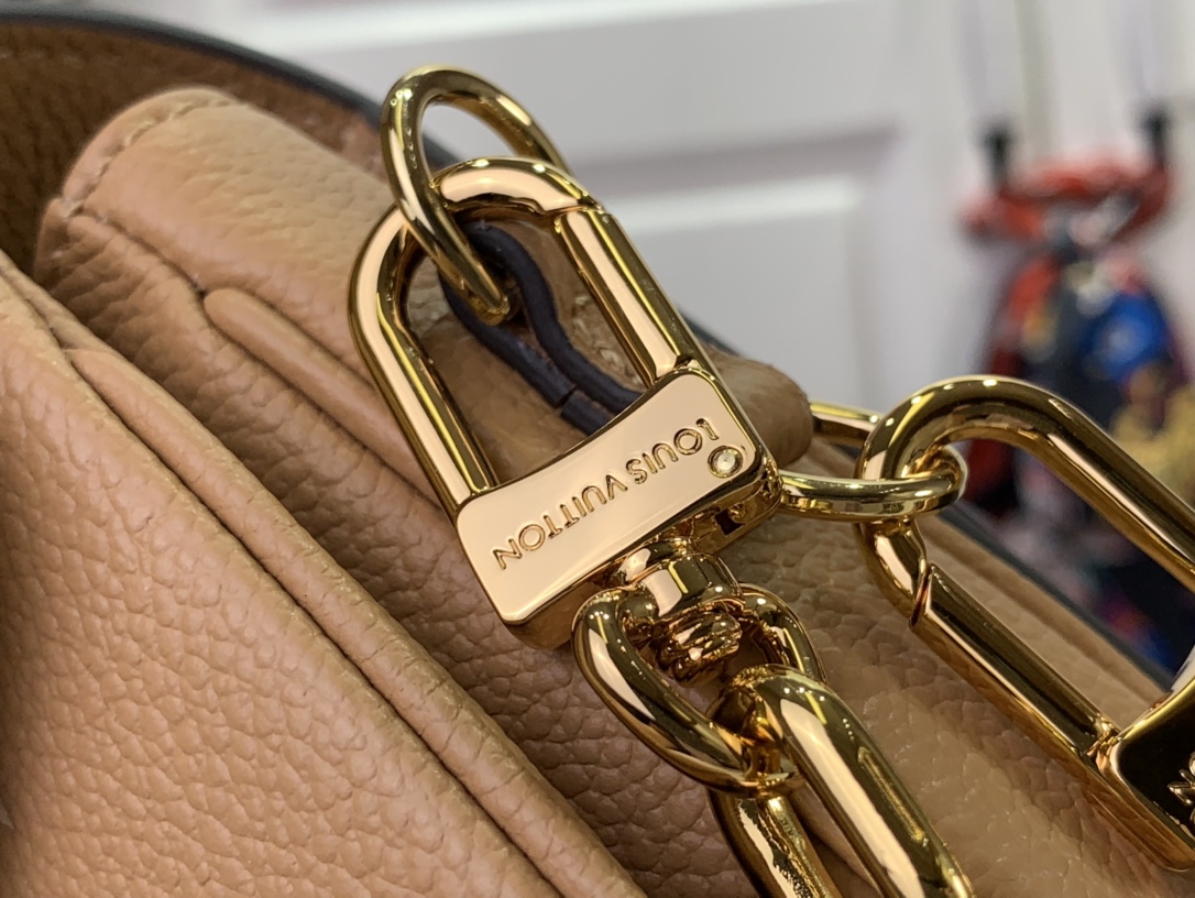 ルイヴィトン メッセンジャーバッグ 新作 Louis Vuitton ポシェット・メティス EW アリゾナ・クレーム M12735 牛革 ゴールド金具 - 画像 (4)