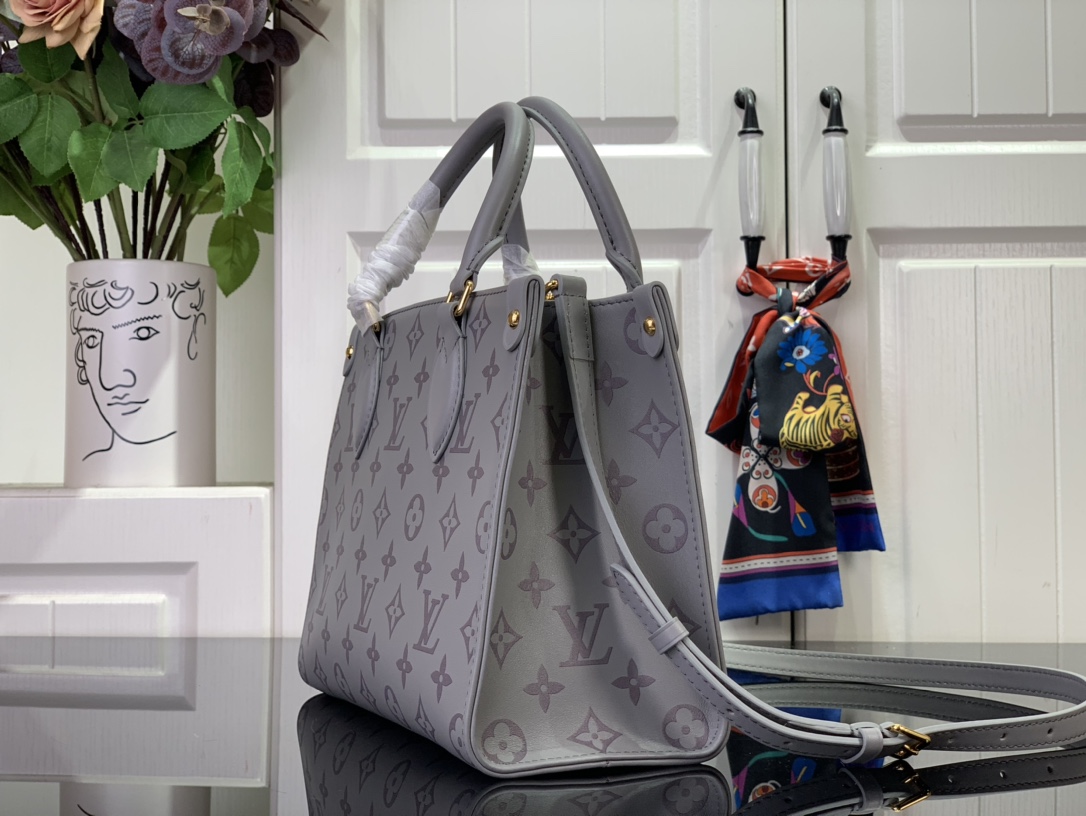 ルイヴィトン ハンドバッグ 新作 Louis Vuitton オンザゴー PM トリアノン グレー M12465 カーフレザー ゴールド金具 - 画像 (9)