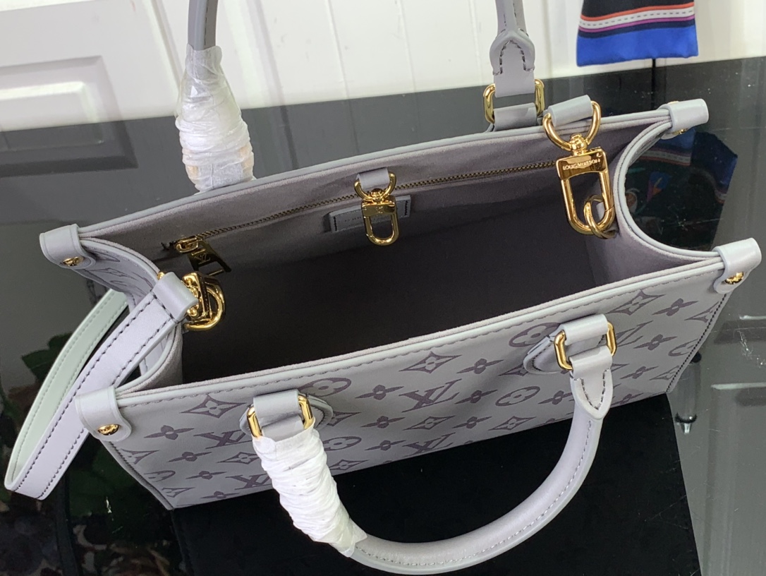 ルイヴィトン ハンドバッグ 新作 Louis Vuitton オンザゴー PM トリアノン グレー M12465 カーフレザー ゴールド金具 - 画像 (3)
