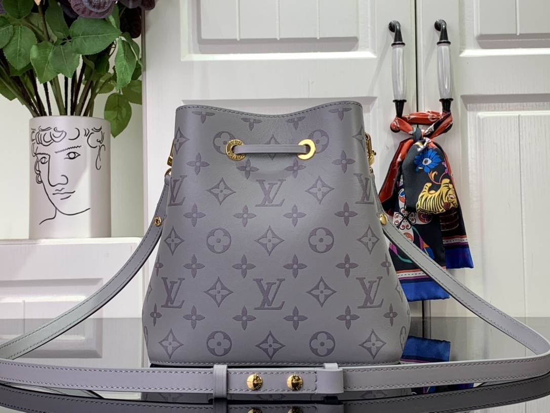 ルイヴィトン ホーボーバッグ 新作 Louis Vuitton ネオノエ BB 2024秋冬新作 トリアノン グレー M12749 カーフレザー ゴールド金具 - 画像 (8)