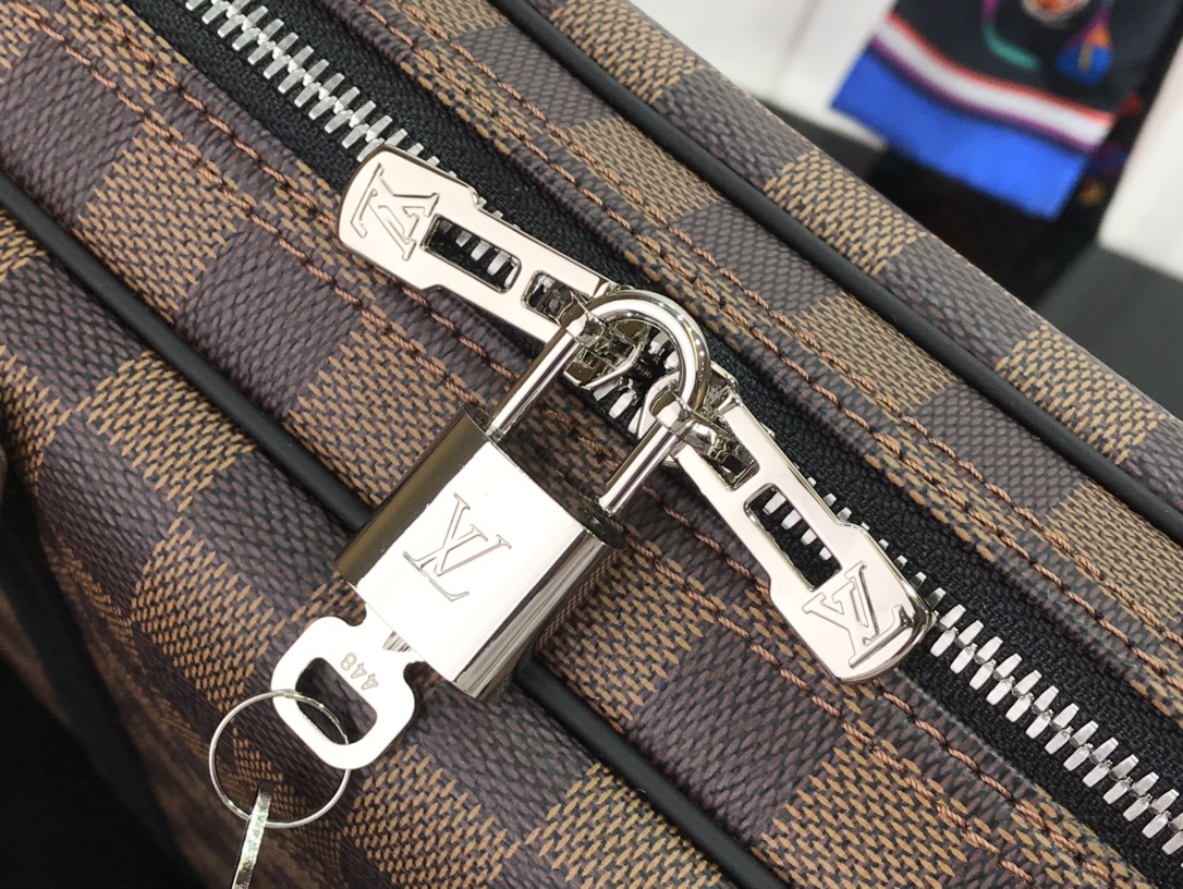ルイヴィトン ビジネスバッグ メンズ Louis Vuitton ポルト ドキュマン ヴォワヤージュ PM ブラウン N41466 PVCコーティングキャンバス シルバー金具 - 画像 (4)
