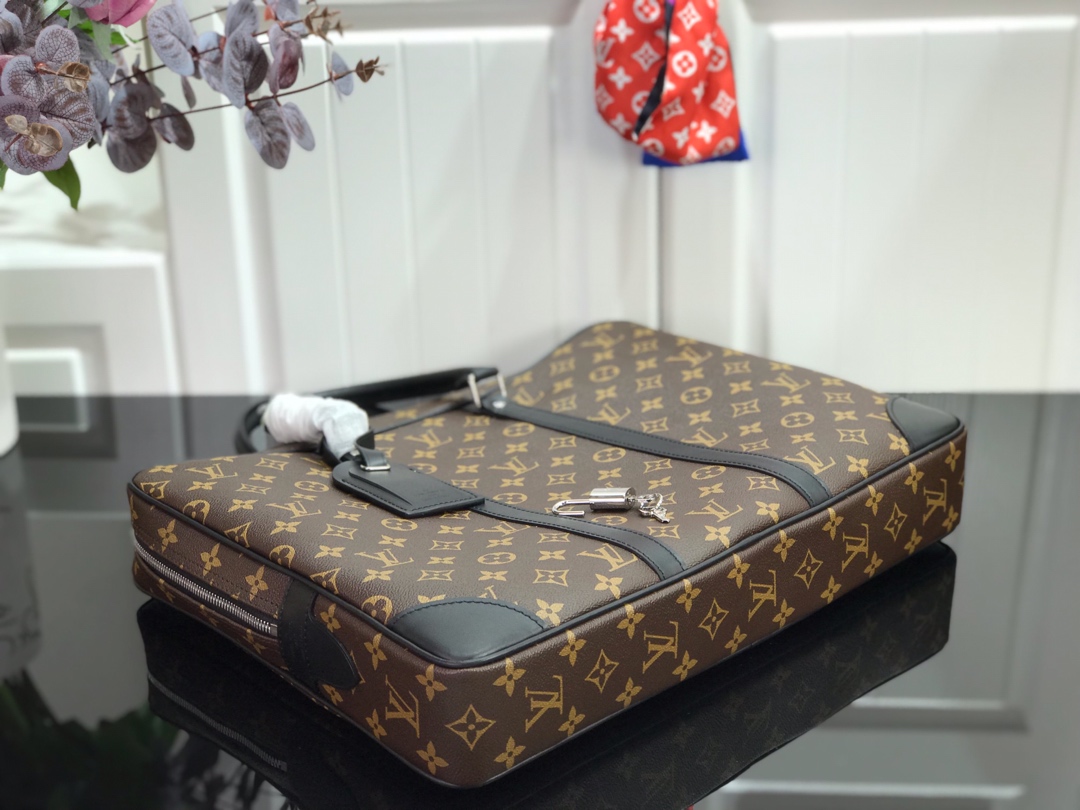 ルイヴィトン ビジネスバッグ メンズ Louis Vuitton ポルト ドキュマン・ヴォワヤージュ ブラック M40225 モノグラム・キャンバス シルバー金具 - 画像 (7)
