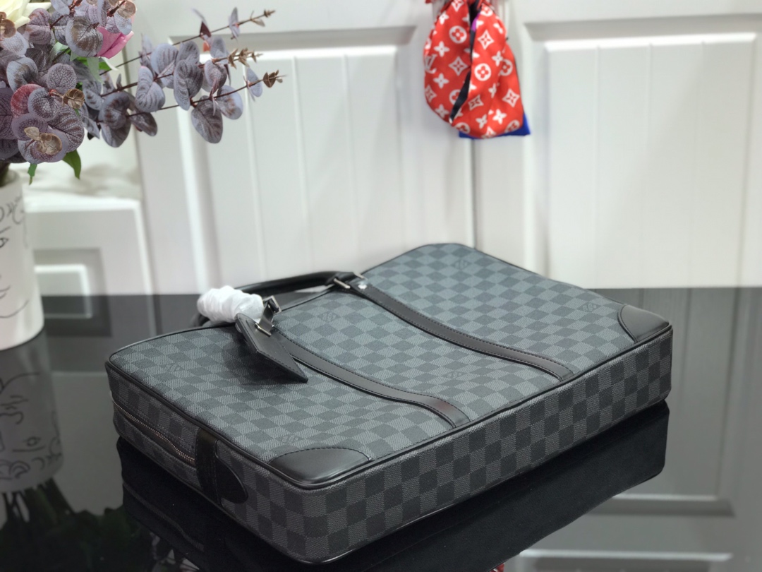 ルイヴィトン ビジネスバッグ メンズ Louis Vuitton ポルト ドキュマン・ヴォワヤージュ ブラック N41125 ダミエ・グラフィット キャンバス シルバー金具 - 画像 (8)