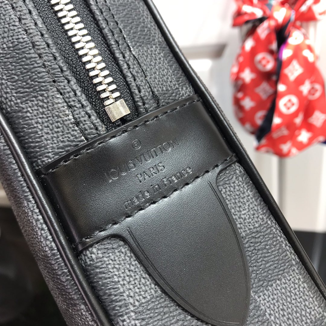 ルイヴィトン ビジネスバッグ メンズ Louis Vuitton ポルト ドキュマン・ヴォワヤージュ ブラック N41125 ダミエ・グラフィット キャンバス シルバー金具 - 画像 (6)