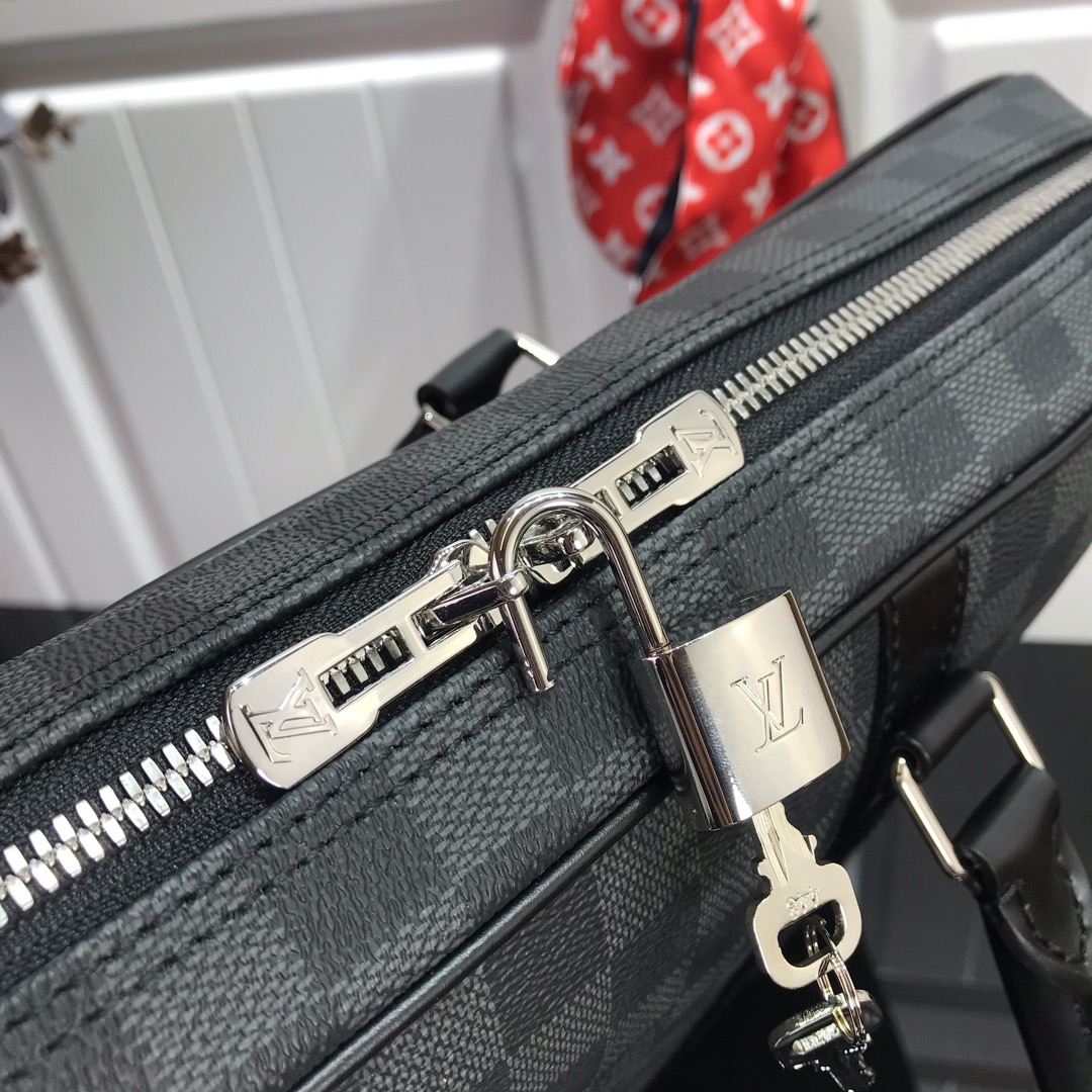 ルイヴィトン ビジネスバッグ メンズ Louis Vuitton ポルト ドキュマン・ヴォワヤージュ ブラック N41125 ダミエ・グラフィット キャンバス シルバー金具 - 画像 (5)