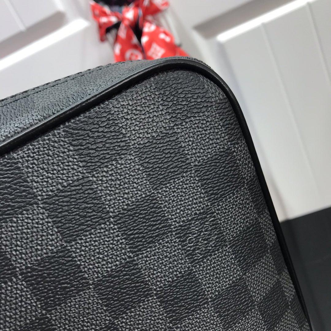 ルイヴィトン ビジネスバッグ メンズ Louis Vuitton ポルト ドキュマン・ヴォワヤージュ ブラック N41125 ダミエ・グラフィット キャンバス シルバー金具 - 画像 (4)