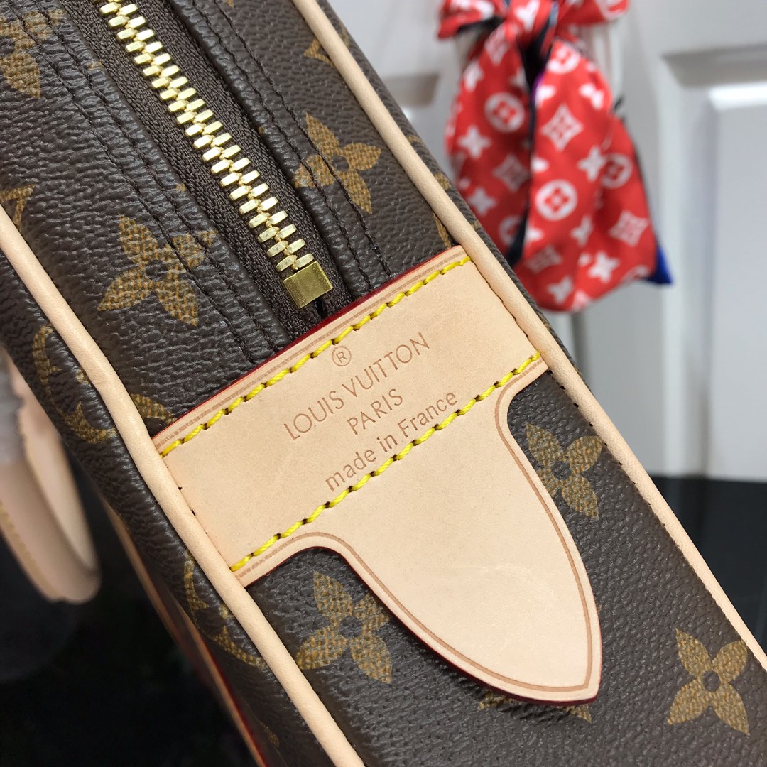 ルイヴィトン ビジネスバッグ メンズ Louis Vuitton ポルト ドキュマン・ヴォワヤージュ モノグラム M40226 モノグラム・キャンバス ゴールド金具 - 画像 (4)