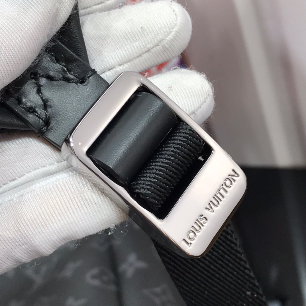 ルイヴィトン リュック 新作 Louis Vuitton リュックサック モノグラム・エクリプス ブラック M43186 モノグラム・エクリプスキャンバス シルバー金具 - 画像 (4)