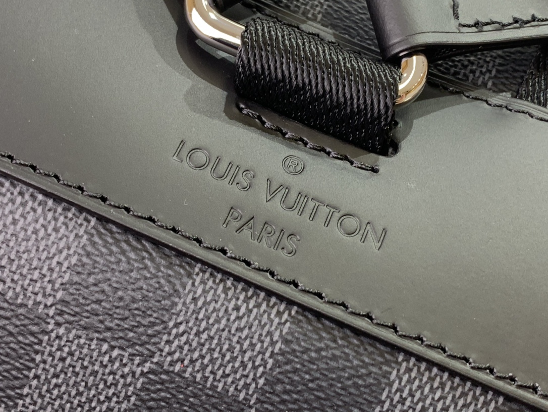ルイヴィトン リュック 新作 Louis Vuitton クリストファー MM ブラック N41379 ダミエ・グラフィット キャンバス シルバー金具 - 画像 (5)