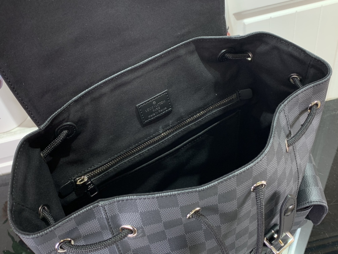ルイヴィトン リュック 新作 Louis Vuitton クリストファー MM ブラック N41379 ダミエ・グラフィット キャンバス シルバー金具 - 画像 (3)