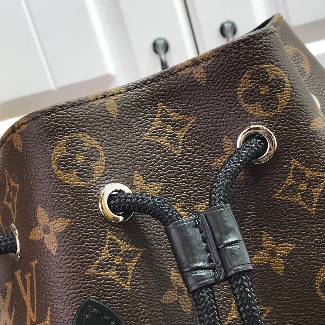 ルイヴィトン リュック 新作 Louis Vuitton クリストファー MM ブラック M43736 モノグラム・キャンバス シルバー金具 - 画像 (4)
