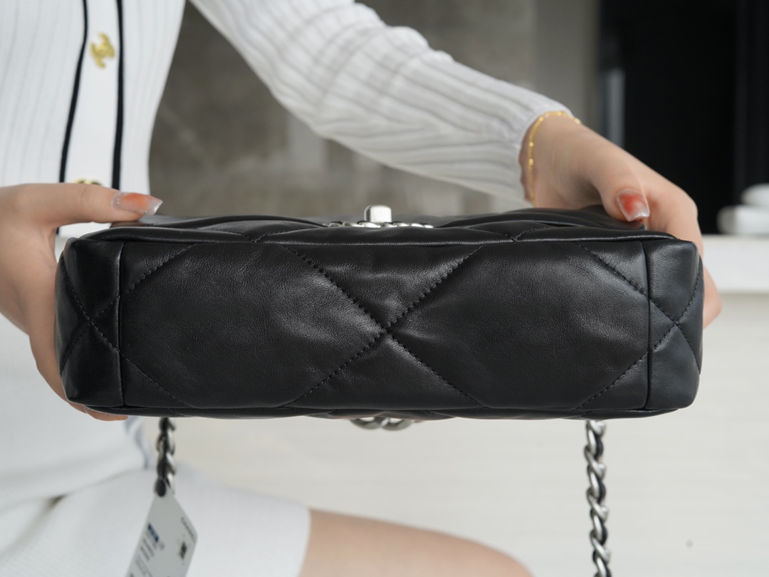最高級シャネルスーパーコピー シャネルバッグコピー CHANEL 19 ハンドバッグ ブラック AS1160 B04852 94305 ラムスキン シルバー金具 - 画像 (6)
