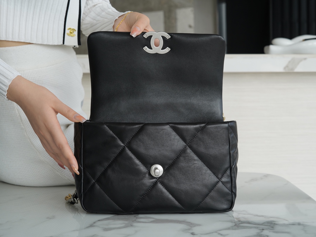 最高級シャネルスーパーコピー シャネルバッグコピー CHANEL 19 ハンドバッグ ブラック AS1160 B04852 94305 ラムスキン シルバー金具 - 画像 (5)