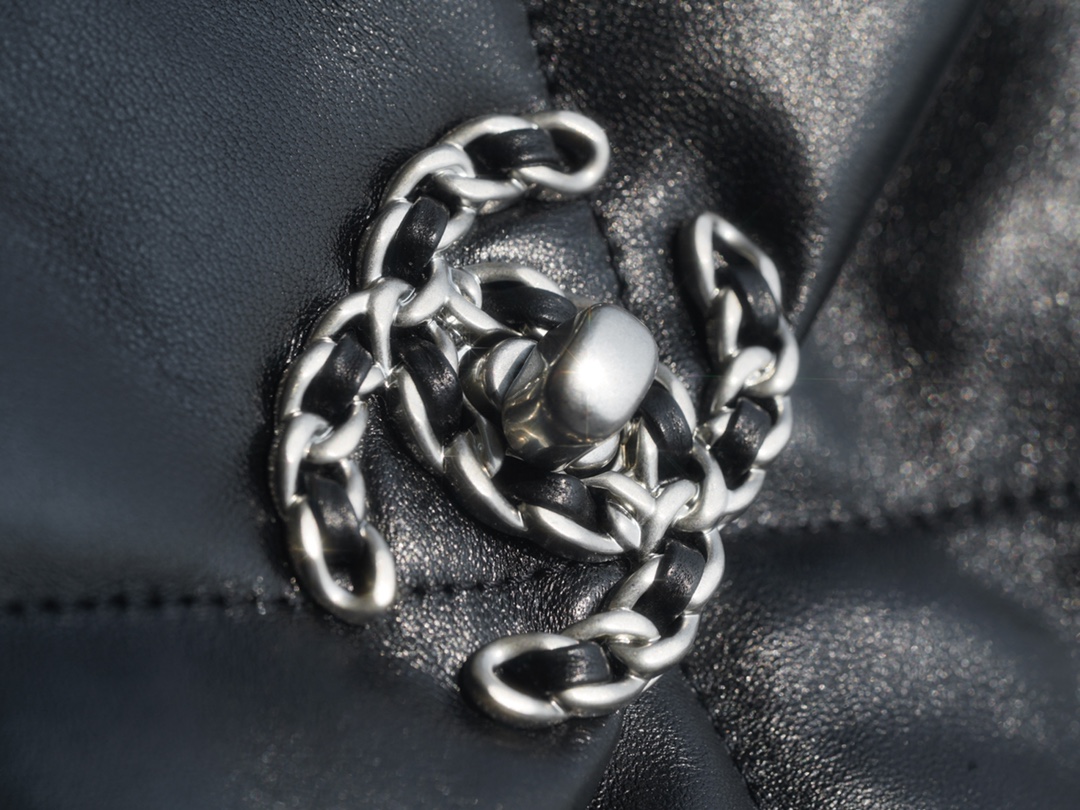 最高級シャネルスーパーコピー シャネルバッグコピー CHANEL 19 ハンドバッグ ブラック AS1160 B04852 94305 ラムスキン シルバー金具 - 画像 (2)