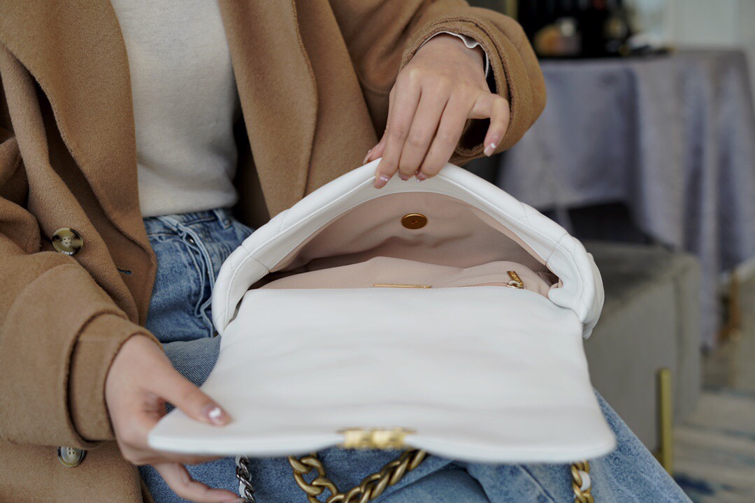 最高級シャネルスーパーコピー シャネルバッグコピー CHANEL 19 ラージ ハンドバッグ ホワイト AS1161 B07327 10601 ラムスキン ゴールド金具 - 画像 (4)