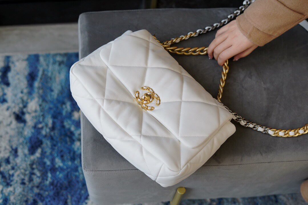 最高級シャネルスーパーコピー シャネルバッグコピー CHANEL 19 ラージ ハンドバッグ ホワイト AS1161 B07327 10601 ラムスキン ゴールド金具 - 画像 (3)