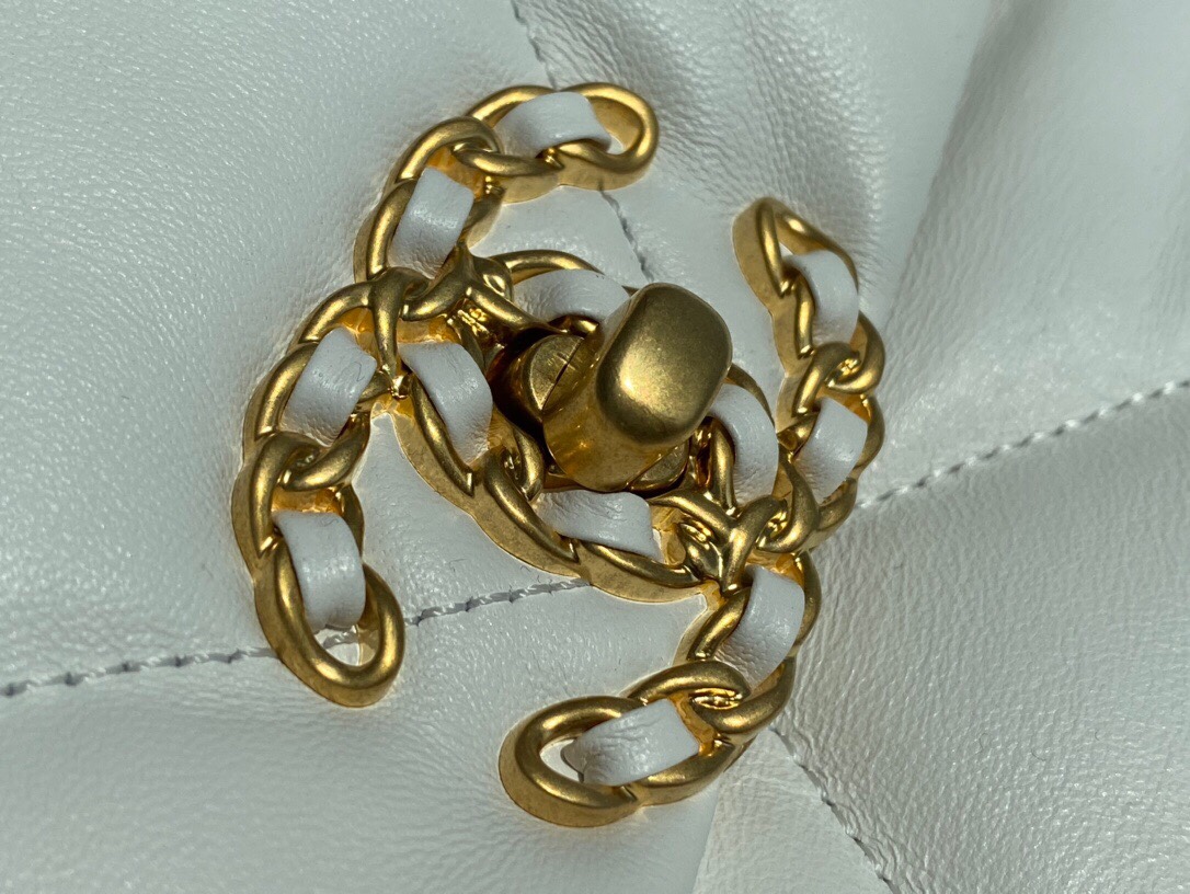 最高級シャネルスーパーコピー シャネルバッグコピー CHANEL 19 ラージ ハンドバッグ ホワイト AS1161 B07327 10601 ラムスキン ゴールド金具 - 画像 (2)