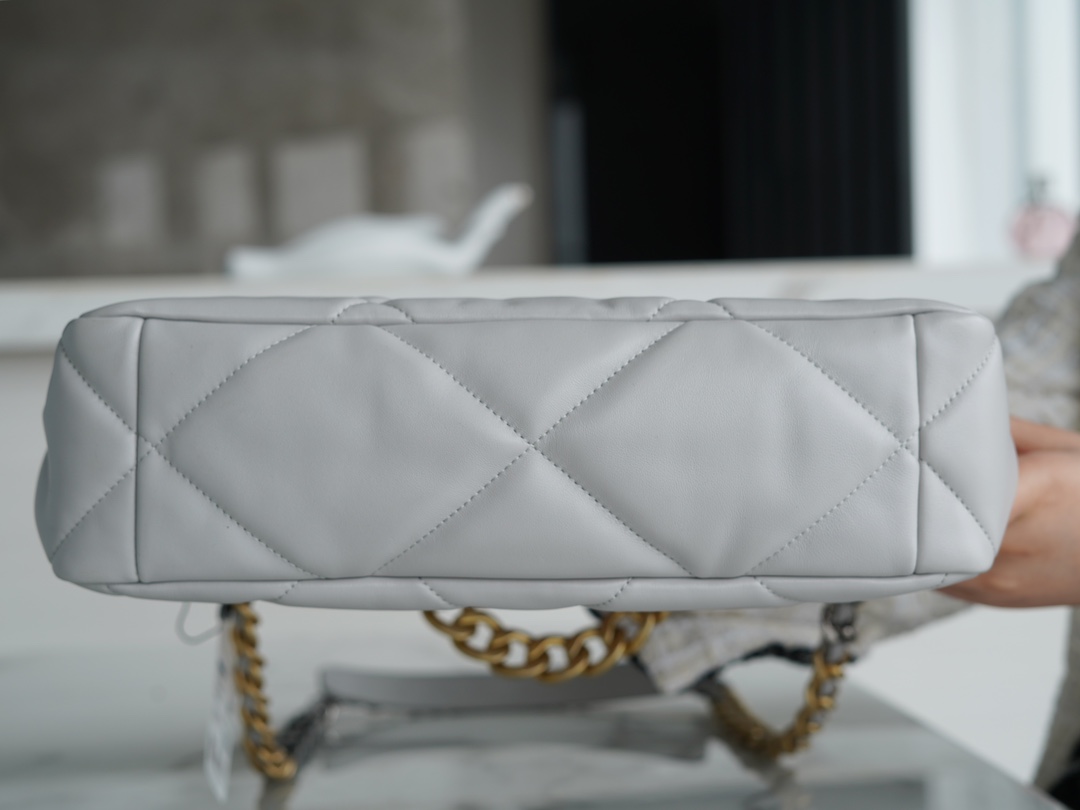 最高級シャネルスーパーコピー シャネルバッグコピー CHANEL 19 ラージ ハンドバッグ グレー AS1161 B14552 NR794 ラムスキン ゴールド金具 - 画像 (6)