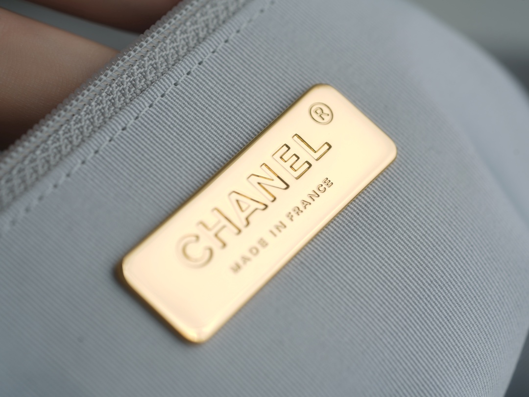 最高級シャネルスーパーコピー シャネルバッグコピー CHANEL 19 ラージ ハンドバッグ グレー AS1161 B14552 NR794 ラムスキン ゴールド金具 - 画像 (2)