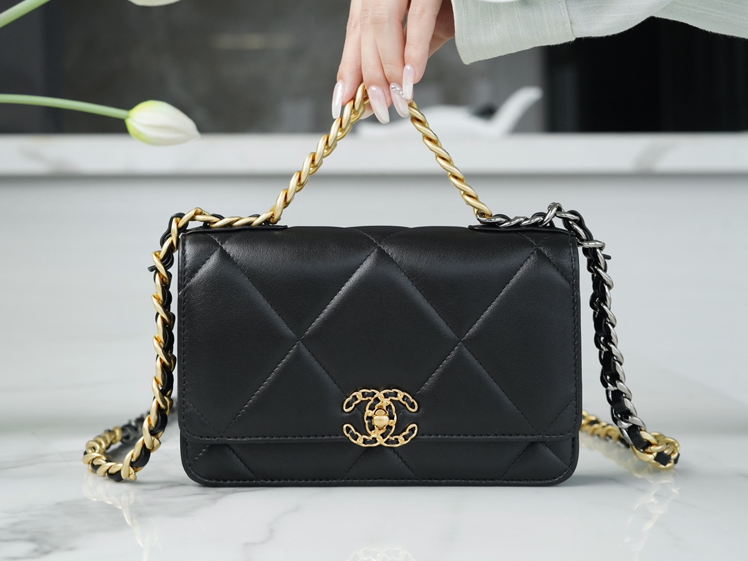 最高級シャネルスーパーコピー シャネルバッグコピー CHANEL 19 チェーンウォレット ブラック AP3267 B04852 94305 ラムスキン ゴールド金具 - 画像 (9)