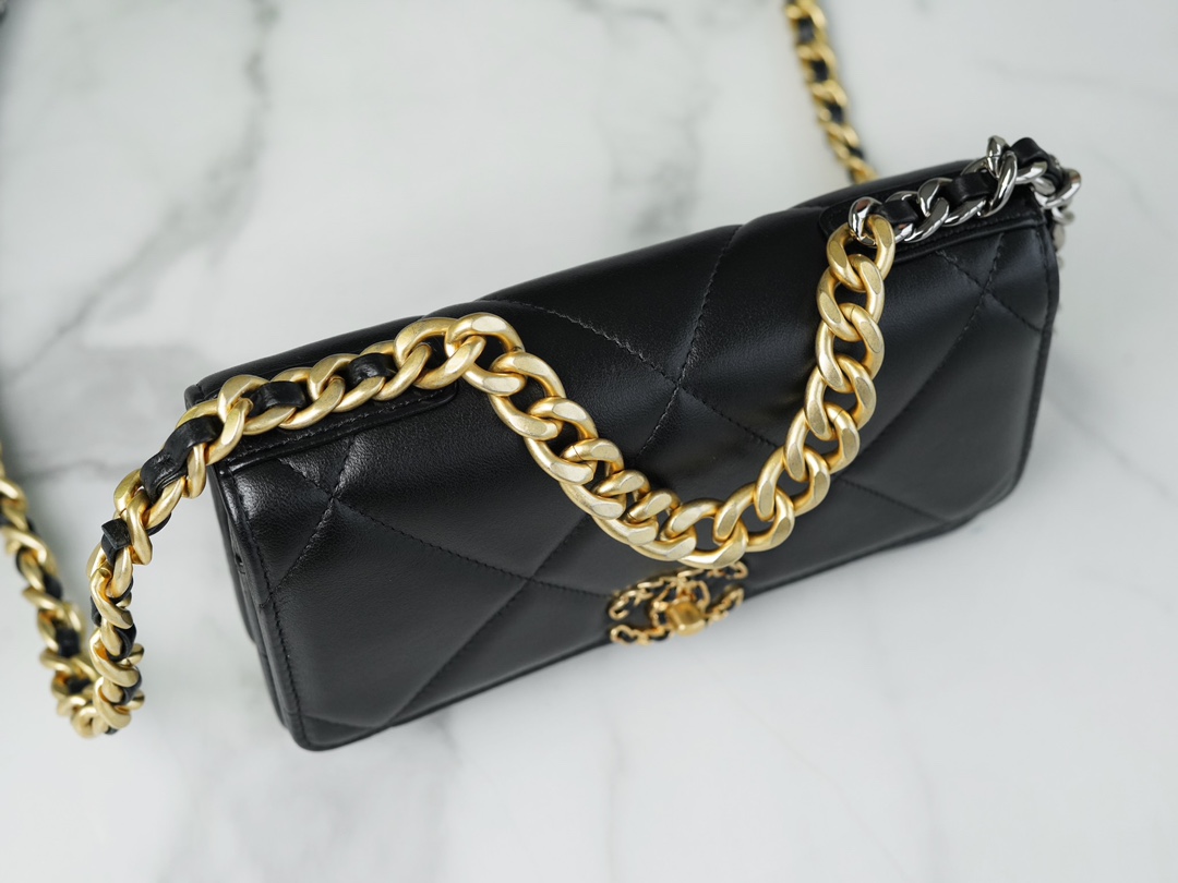 最高級シャネルスーパーコピー シャネルバッグコピー CHANEL 19 チェーンウォレット ブラック AP3267 B04852 94305 ラムスキン ゴールド金具 - 画像 (4)