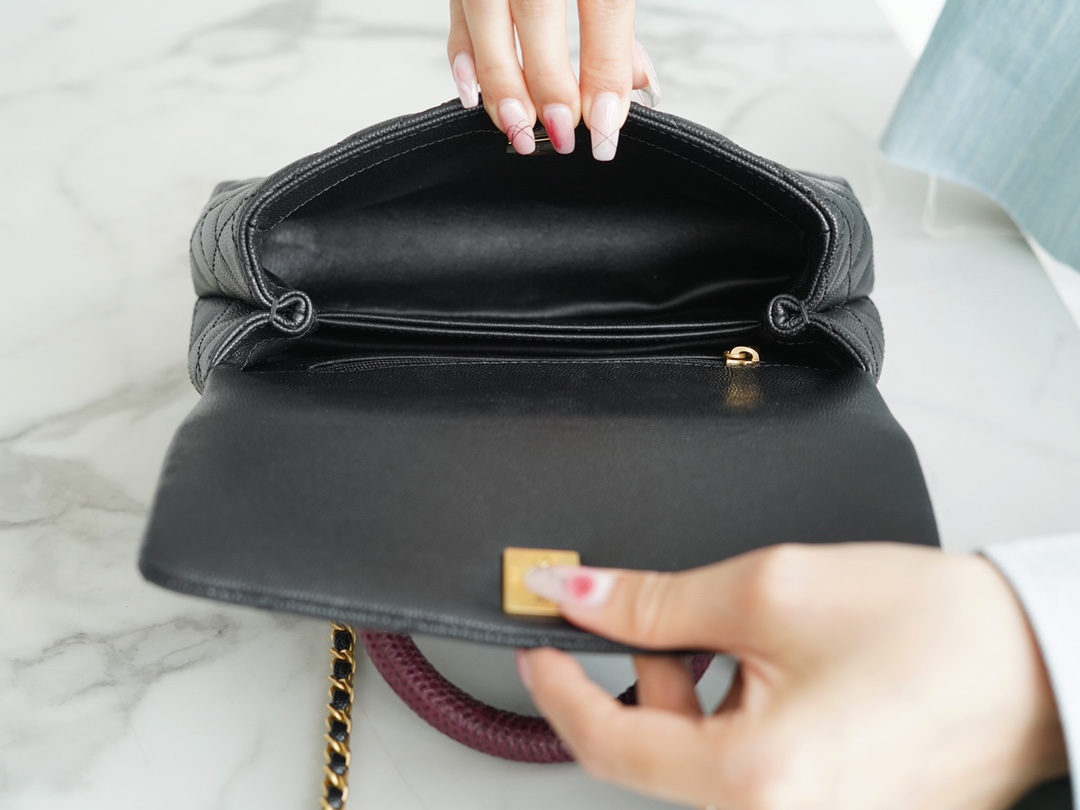 最高級シャネルスーパーコピー シャネルバッグコピー CHANEL トップハンドル フラップ バッグ ブラック/ボルドー A92990 B05061 94305 カーフスキン ゴールド金具 - 画像 (5)