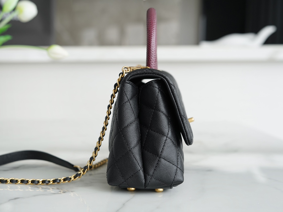 最高級シャネルスーパーコピー シャネルバッグコピー CHANEL トップハンドル フラップ バッグ ブラック/ボルドー A92990 B05061 94305 カーフスキン ゴールド金具 - 画像 (4)