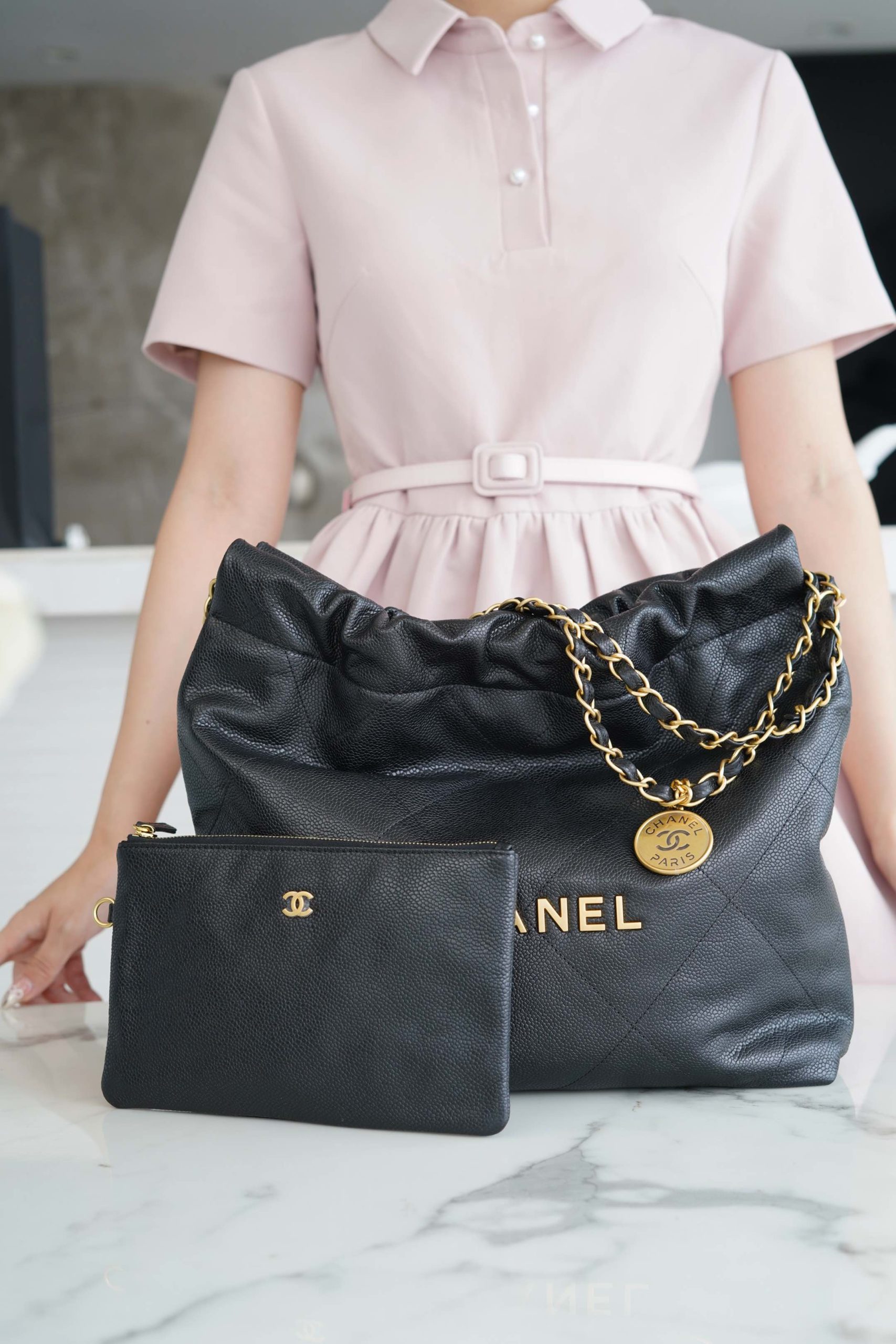 最高級シャネルスーパーコピー シャネルバッグコピー CHANEL 22 スモール ハンドバッグ ブラック AS3260 B17724 94305 キャビアスキン ゴールド金具 - 画像 (9)