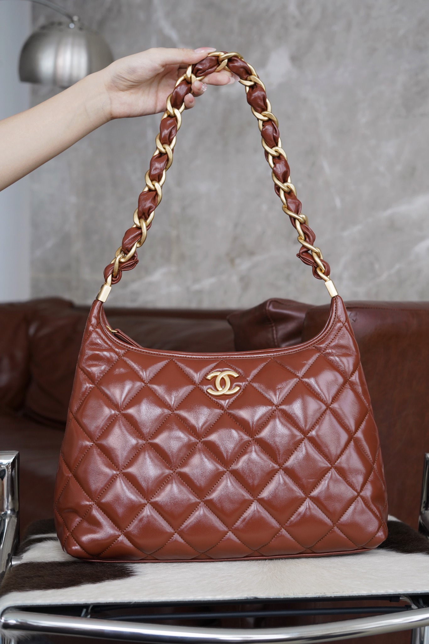 最高級シャネルスーパーコピー シャネルバッグコピー CHANEL ホーボー バッグ ブラウン AS4923 B16897 NY562 ラムスキン ゴールド金具 - 画像 (9)