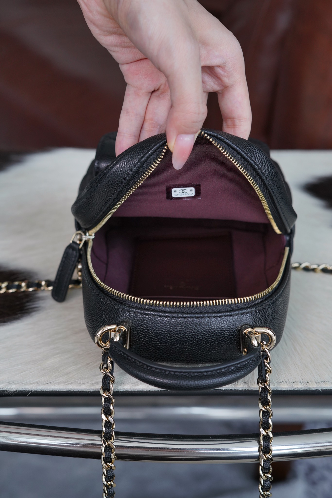 最高級シャネルスーパーコピー シャネルバッグコピー CHANEL ミニバックパック リュック ブラック AP3753 B10583 C3906 キャビアスキン シルバー金具 - 画像 (3)