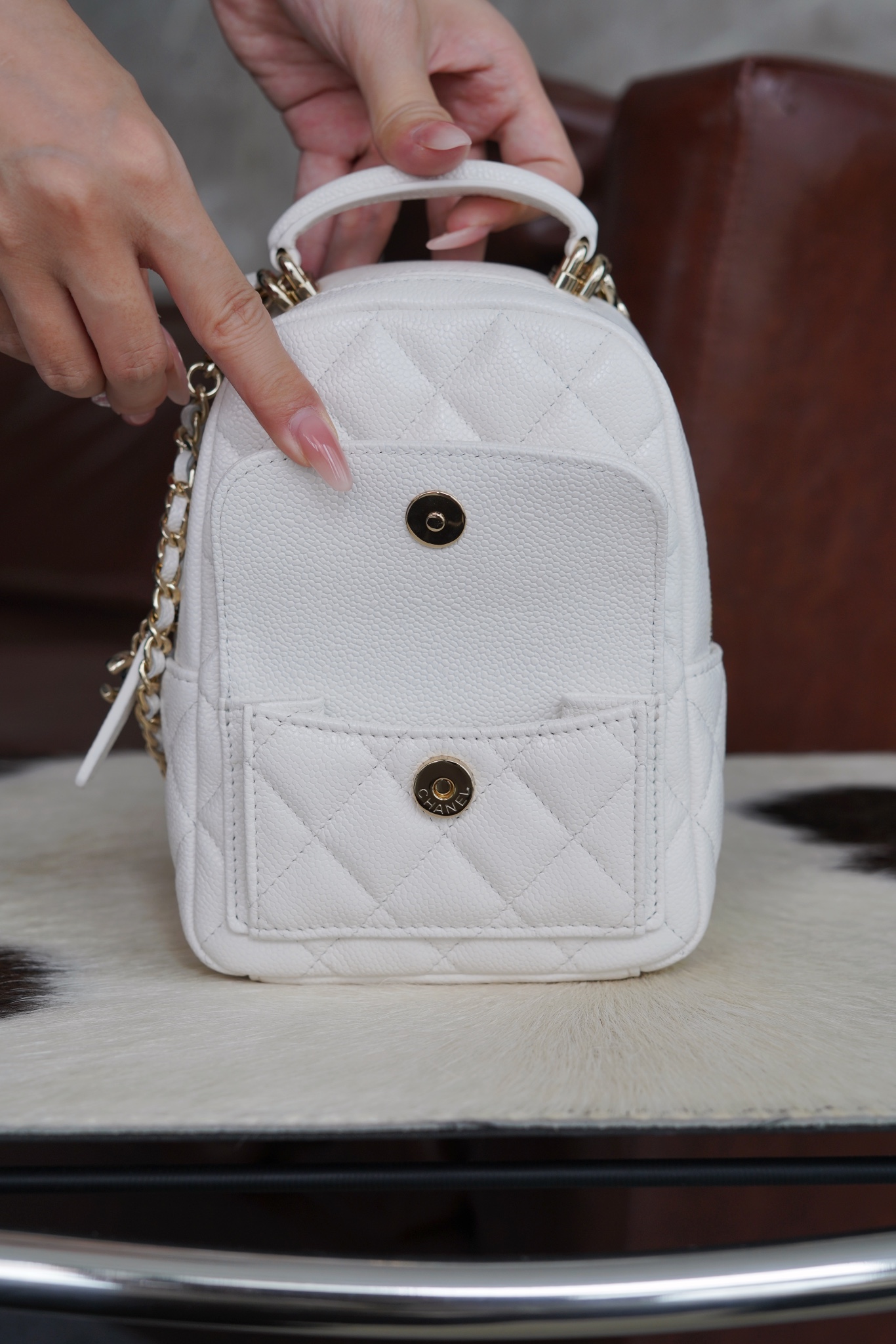 最高級シャネルスーパーコピー シャネルバッグコピー CHANEL ミニバックパック リュック ホワイト AP3753 B10583 10601 キャビアスキン ゴールド金具 - 画像 (6)