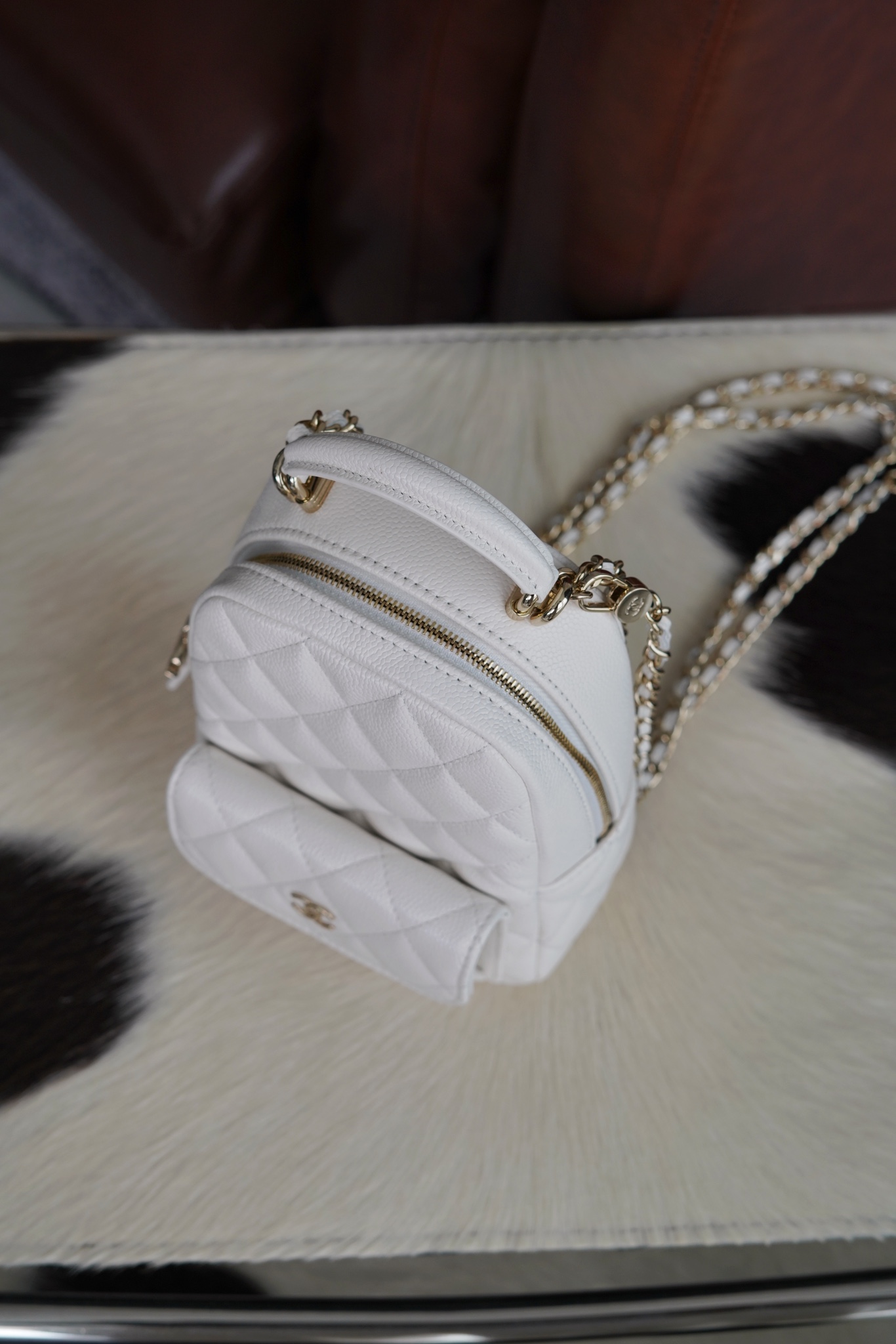 最高級シャネルスーパーコピー シャネルバッグコピー CHANEL ミニバックパック リュック ホワイト AP3753 B10583 10601 キャビアスキン ゴールド金具 - 画像 (4)