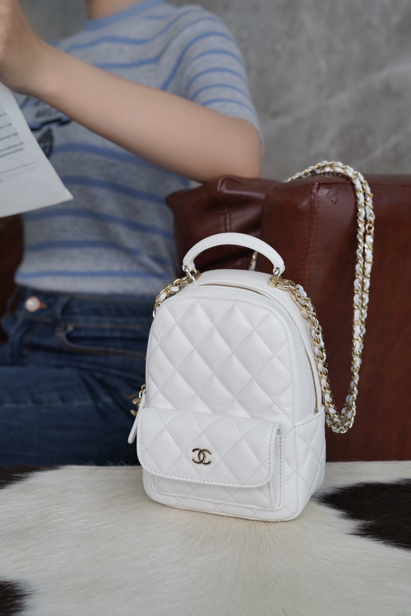 最高級シャネルスーパーコピー シャネルバッグコピー CHANEL ミニバックパック リュック ホワイト AP3753 B10583 10601 キャビアスキン ゴールド金具 - 画像 (3)