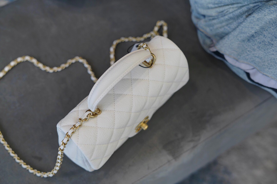最高級シャネルスーパーコピー シャネルバッグコピー CHANEL トップハンドル ミニ フラップ バッグ ホワイト AS2431 B05607 10601 キャビアスキン ゴールド金具 - 画像 (6)
