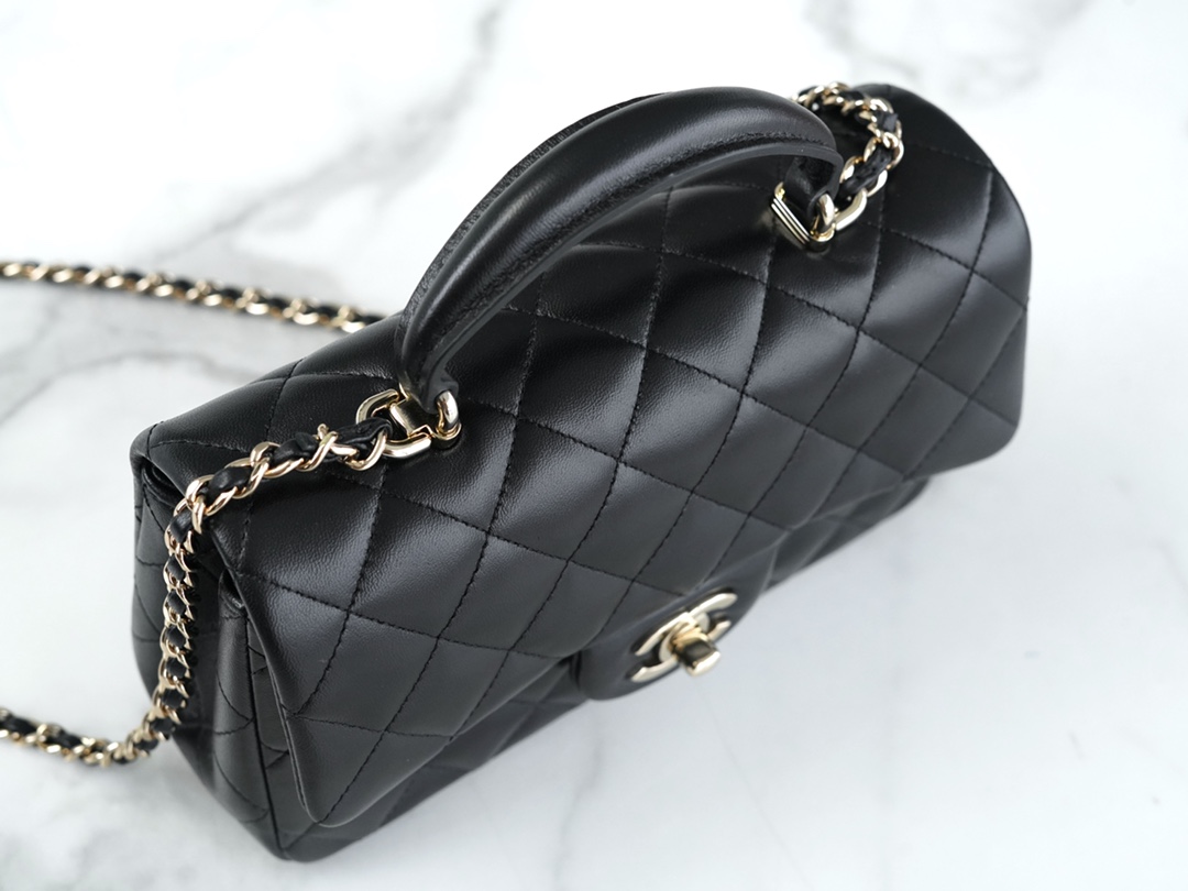 最高級シャネルスーパーコピー シャネルバッグコピー CHANEL トップハンドル ミニ フラップ バッグ ブラック AS2431 B05607 94305 ラムスキン シルバー金具 - 画像 (7)